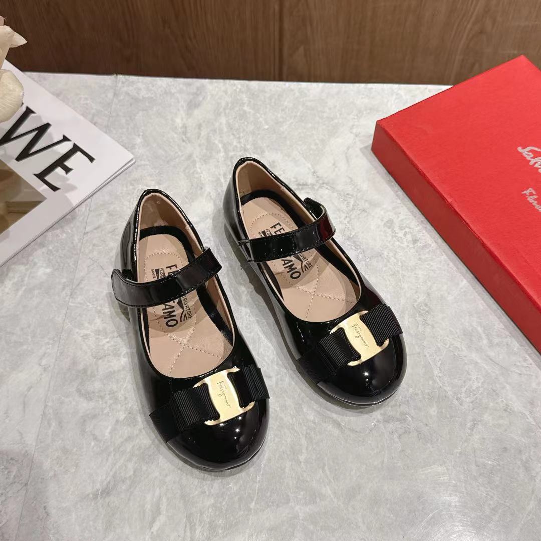 Children's shoes child